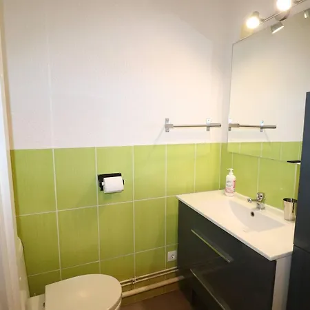 Refait A Neuf Avec Terrasse, Piscine, Parking Et Lave-linge - - Fr-1-307-249