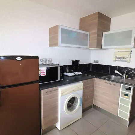 Refait A Neuf Avec Terrasse, Piscine, Parking Et Lave-linge - - Fr-1-307-249 * Le Grau-du-Roi